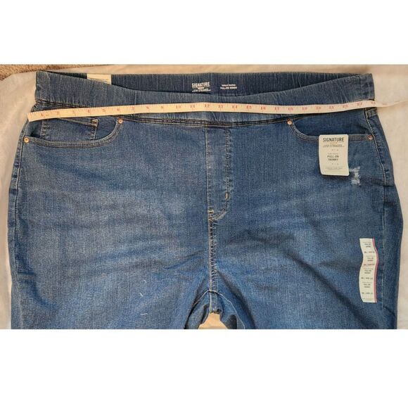Signature by Levi Totally Shaping Pull-On Skinny Jeans - 28L/W39XL32 Plus - Picture 5 of 6